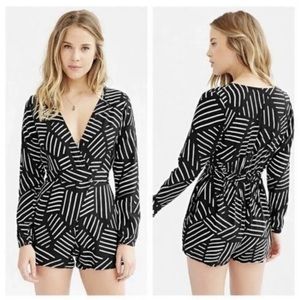 Motel Suri Black and White Romper. Women’s Large